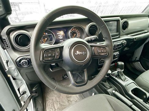 Used 2023 Jeep Gladiator Willys image 11