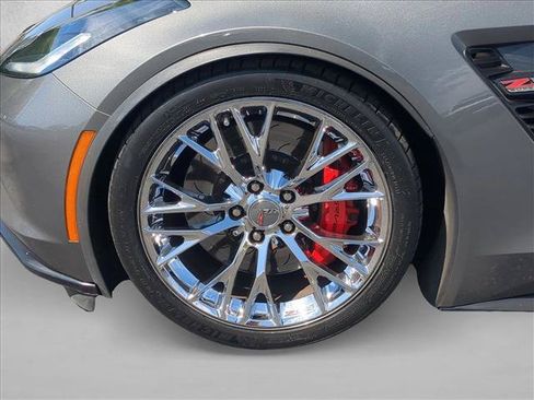 Used 2015 Chevrolet Corvette Z06 w/ 3LZ Preferred Equipment Group RWD image 21