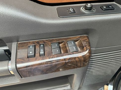 Used 2015 Ford F250 Platinum w/ FX4 Off-Road Package image 27