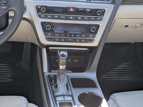 Used 2015 Hyundai Sonata Limited w/ Option Group 06 FWD image 19