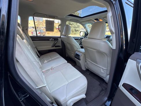 Used 2019 Lexus GX 460 Premium w/ Premium Package AWD/4WD image 19