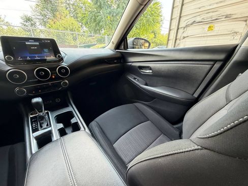 Used 2025 Nissan Sentra SV FWD image 33