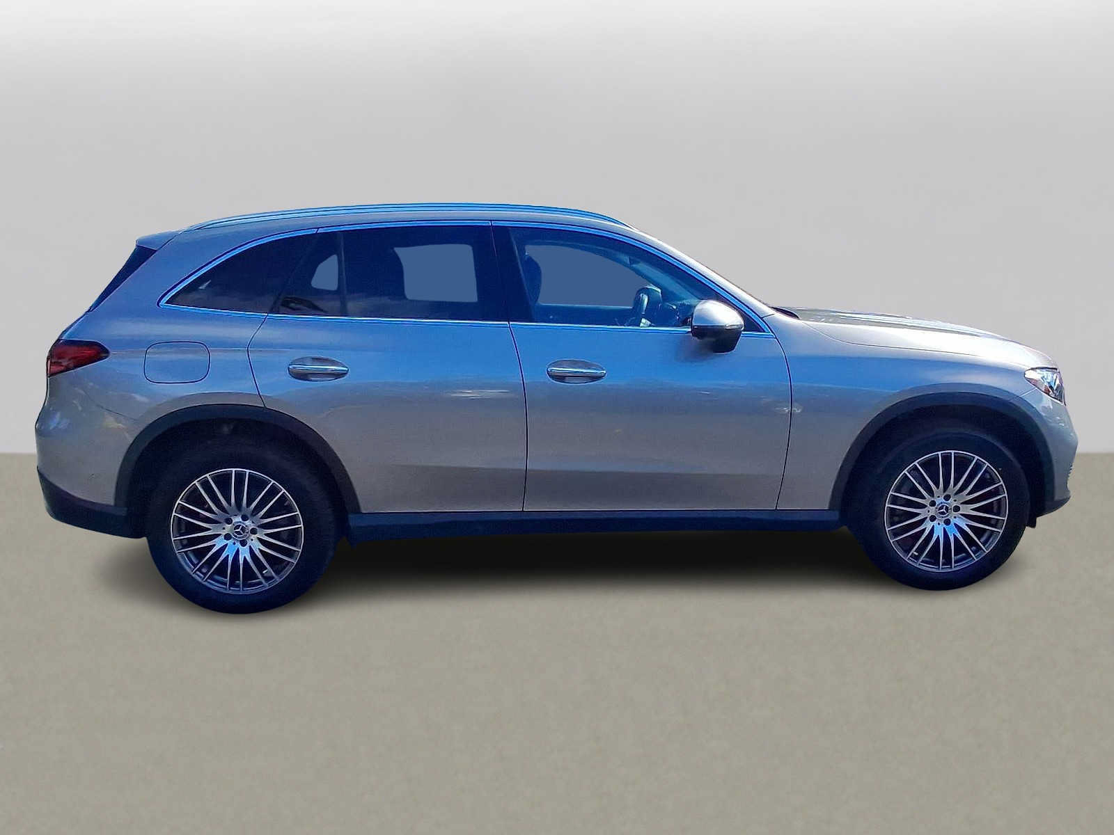 Used 2023 Mercedes-Benz GLC 300 4MATIC image 32