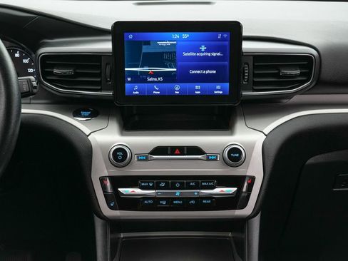 Certified 2022 Ford Explorer XLT w/ Equipment Group 202A image 15