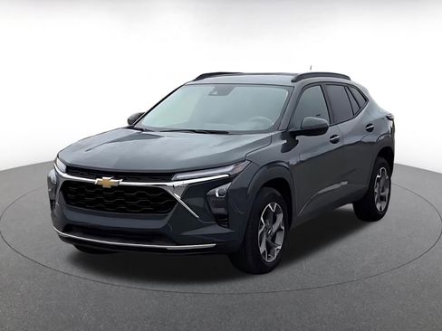 Used 2025 Chevrolet Trax LT image 7