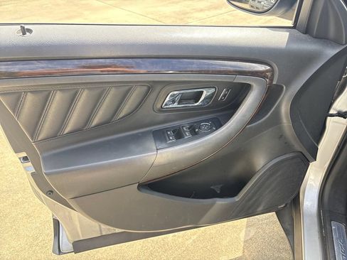 Used 2015 Ford Taurus Limited FWD image 15