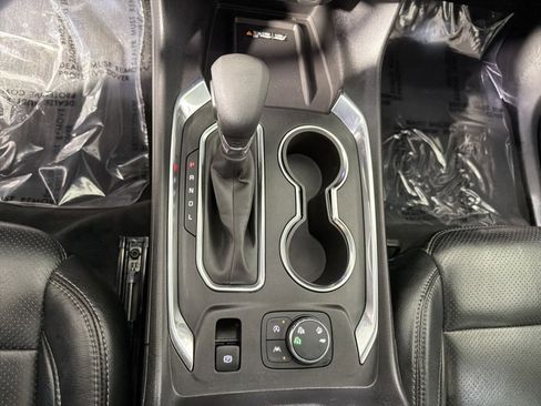 Used 2023 Chevrolet Traverse LT image 24