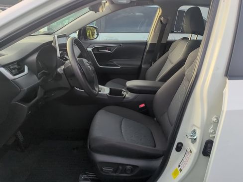 Used 2025 Toyota RAV4 XLE w/ Convenience Package FWD image 2