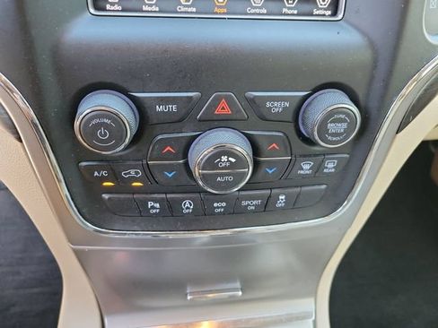 Used 2021 Jeep Grand Cherokee Laredo RWD image 20