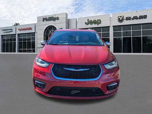 New 2026 Chrysler Pacifica Pinnacle w/ Trailer Tow Group AWD/4WD image 10