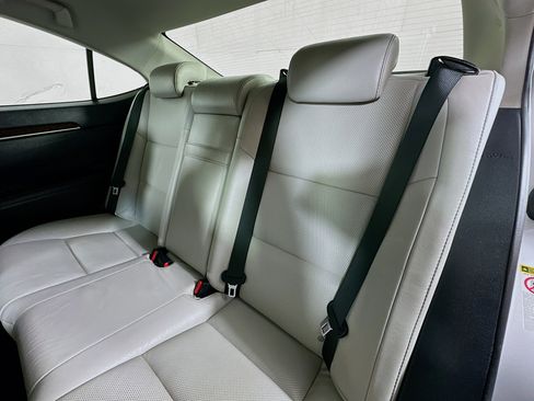 Used 2013 Lexus ES 350 w/ Luxury Pkg FWD image 25