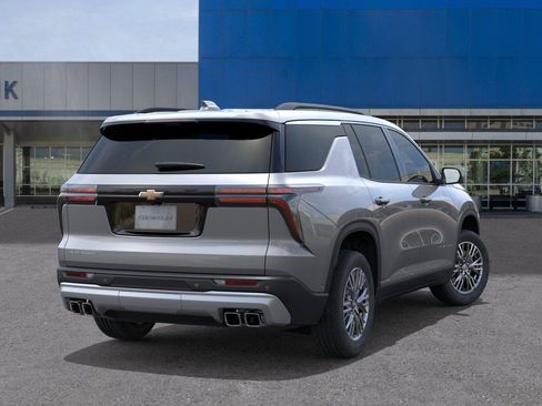 New 2026 Chevrolet Traverse LT w/ Driver Confidence Package FWD image 4