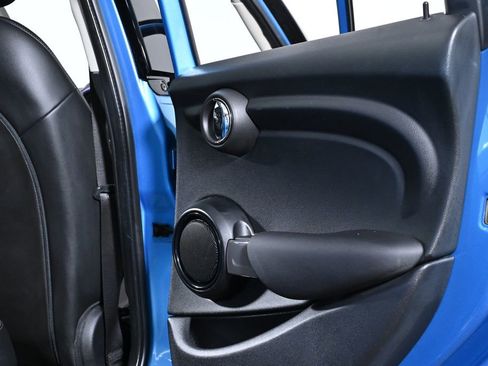 Used 2019 MINI Cooper 4-Door Hardtop w/ Signature Upholstery Package image 28