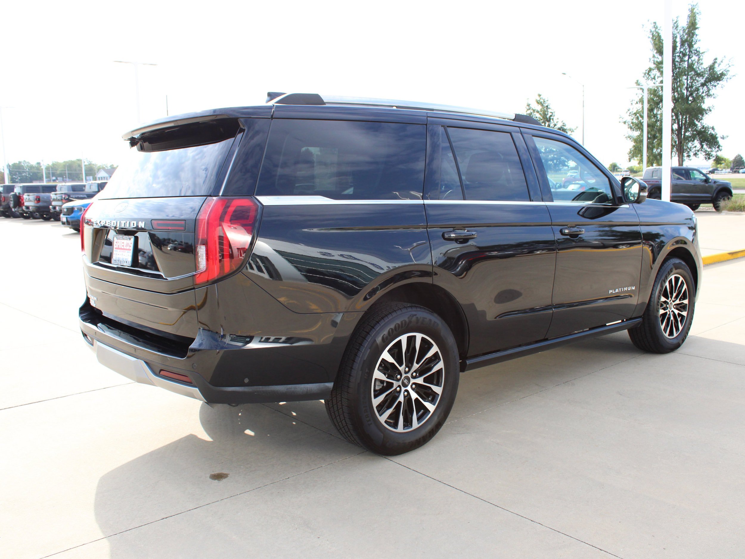 Used 2025 Ford Expedition Platinum AWD/4WD image 6