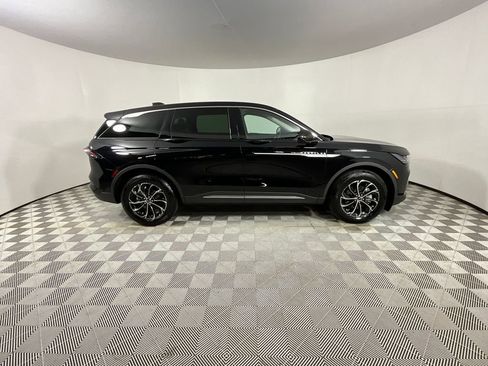 Used 2025 Lincoln Nautilus Premier AWD/4WD image 5