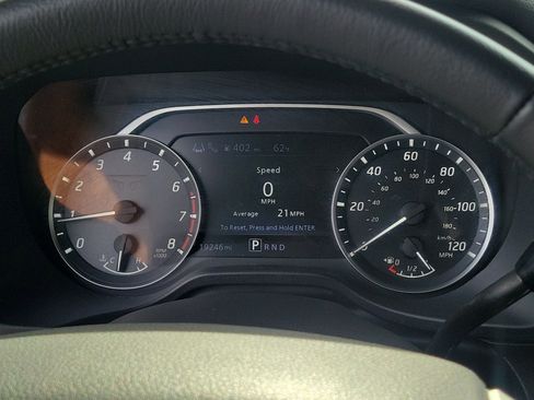 Used 2024 Nissan Titan SV w/ SV Convenience Package image 30