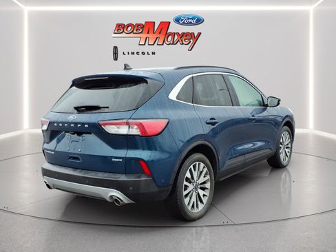 Used 2020 Ford Escape Titanium image 4