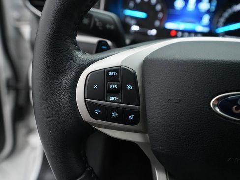 Used 2021 Ford Explorer XLT w/ XLT Sport Appearance Package image 18