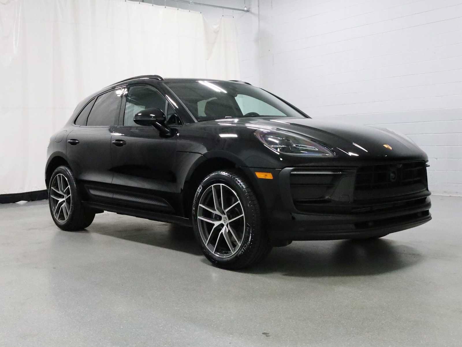 Used 2026 Porsche Macan AWD/4WD image 13