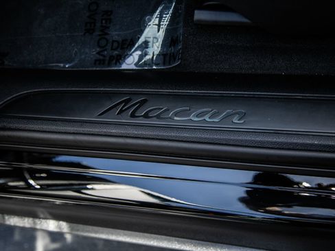 Certified 2026 Porsche Macan AWD/4WD image 25