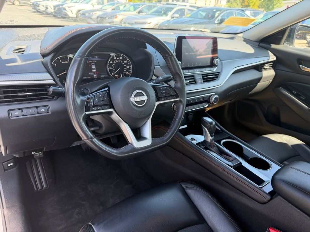 Used 2024 Nissan Altima 2.5 SR FWD image 12