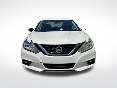 Used 2017 Nissan Altima 2.5 SR w/ Midnight Edition Package FWD image 3
