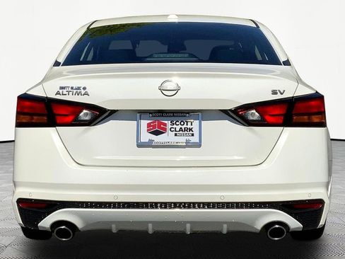 Used 2024 Nissan Altima 2.5 SV w/ SV Premium Package image 6