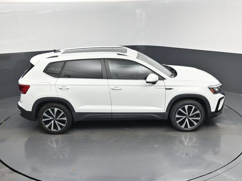 Used 2022 Volkswagen Taos SE FWD image 13