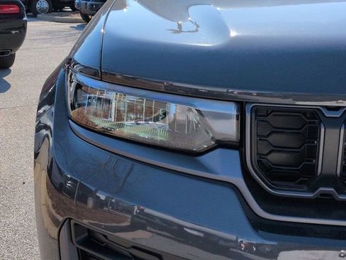 New 2026 Jeep Grand Cherokee Altitude image 9