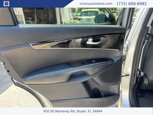Used 2019 Kia Sorento FWD image 15