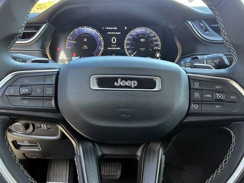 Used 2023 Jeep Grand Cherokee L Laredo RWD image 13