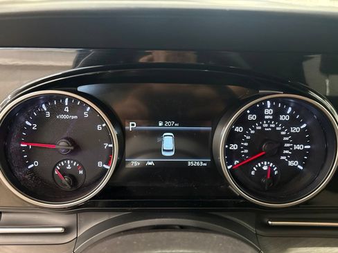 Certified 2024 Kia Carnival EX FWD image 8