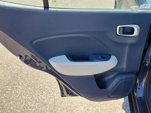 Used 2020 Hyundai Venue FWD image 8