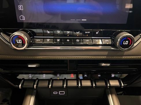 Used 2024 Chevrolet Colorado ZR2 w/ Technology Package image 27