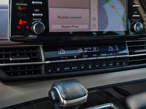 Used 2021 Toyota Sienna Platinum image 28