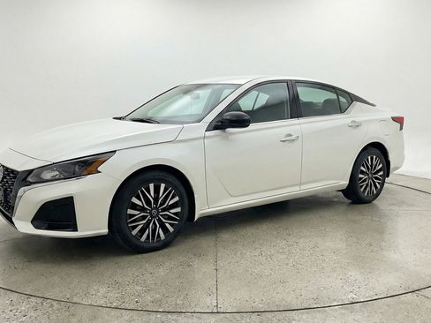 Used 2025 Nissan Altima 2.5 SV image 3
