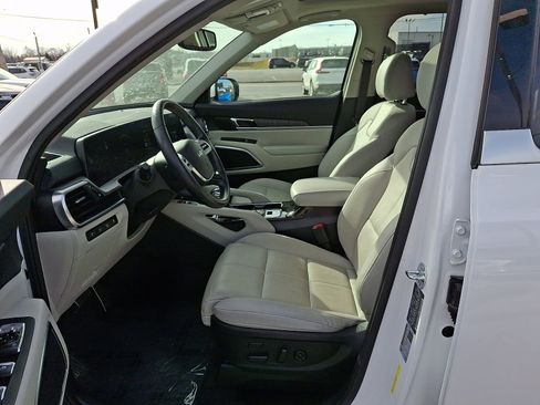 Used 2024 Kia Telluride SX w/ Towing Package image 14