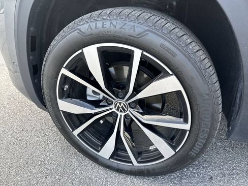 Certified 2024 Volkswagen Atlas Cross Sport SEL Premium R-Line AWD/4WD image 8