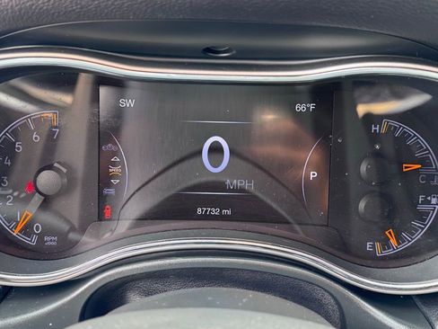 Used 2020 Jeep Grand Cherokee Laredo image 8