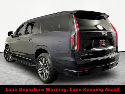 Used 2022 Cadillac Escalade ESV Sport AWD/4WD image 4