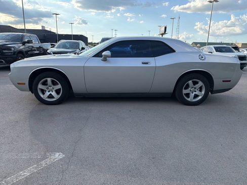 Used 2010 Dodge Challenger SE RWD image 8