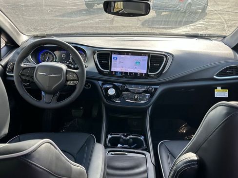 New 2026 Chrysler Pacifica Limited w/ S Appearance Package image 18