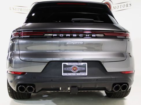 Used 2024 Porsche Cayenne image 34