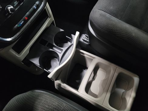 Used 2018 Dodge Grand Caravan SE image 26