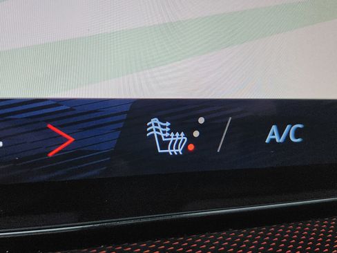 Used 2025 Chevrolet Traverse Z71 w/ LPO, Floor Liner Package image 9