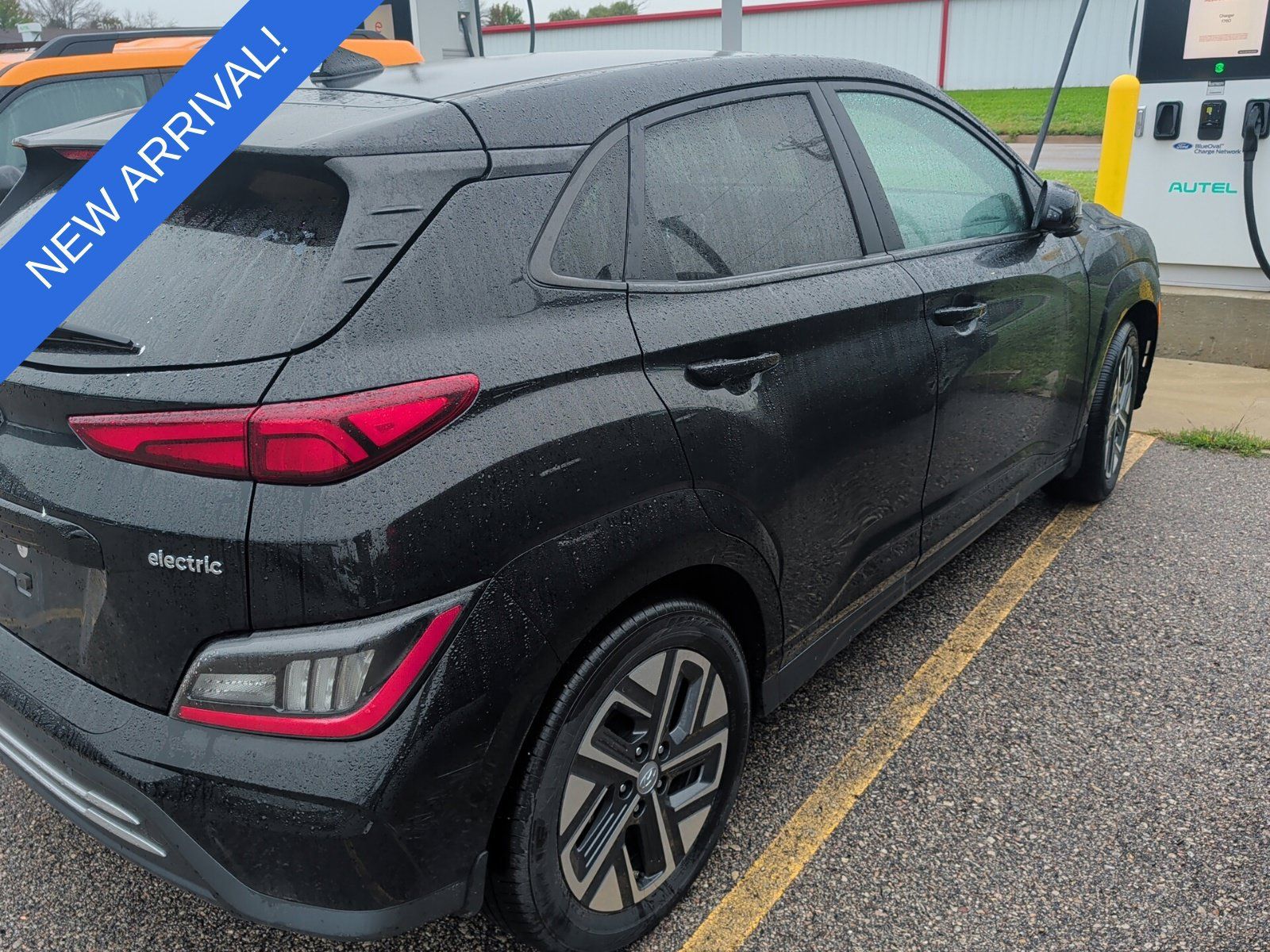 Used 2023 Hyundai Kona Limited FWD image 4