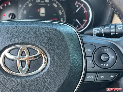 Used 2022 Toyota RAV4 Limited FWD image 24