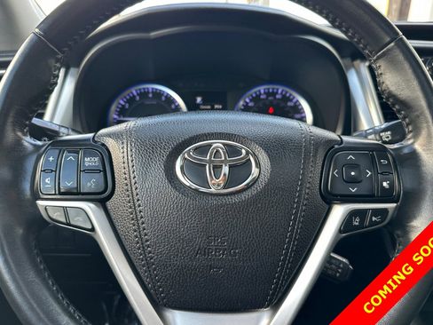 Used 2019 Toyota Highlander XLE image 26