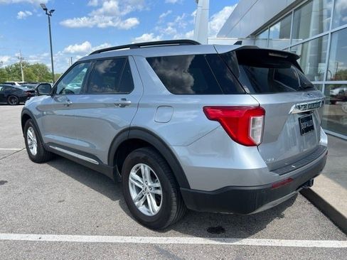 Used 2024 Ford Explorer XLT w/ Equipment Group 202A image 3