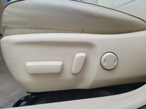 Used 2015 Toyota Camry XLE w/ Moonroof Package image 16